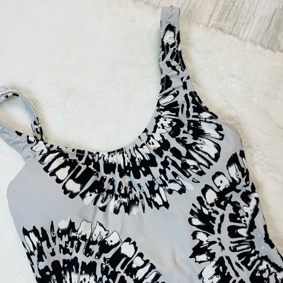 Ele Swims One Piece gray/black/white pattern swimsuit Large NWOT - Picture 2 of 7